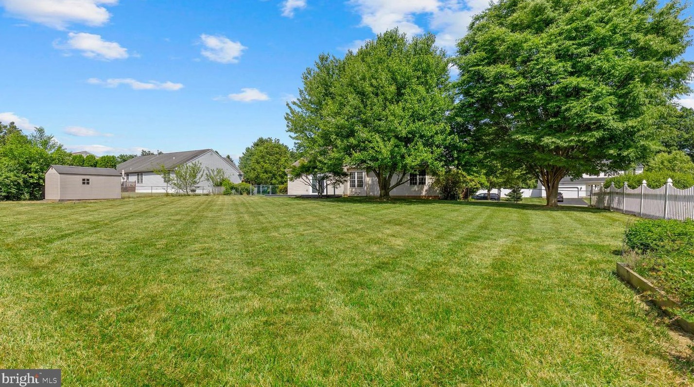 305 Penns Ln, Douglassville PA  19518-8702 exterior