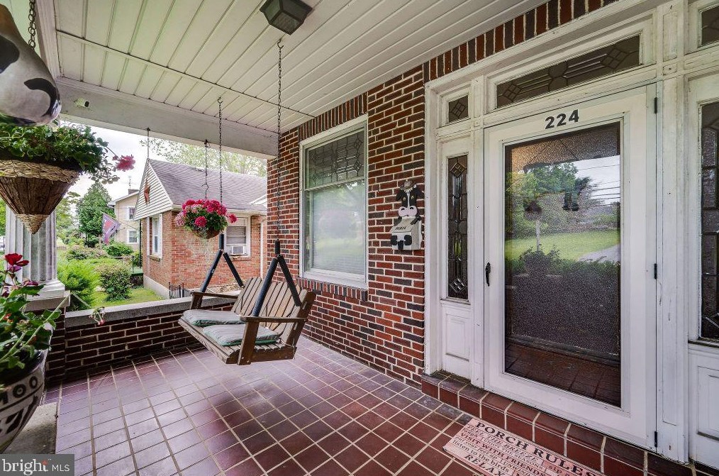 224 Penn Ave, Wernersville PA  19565-1614 exterior