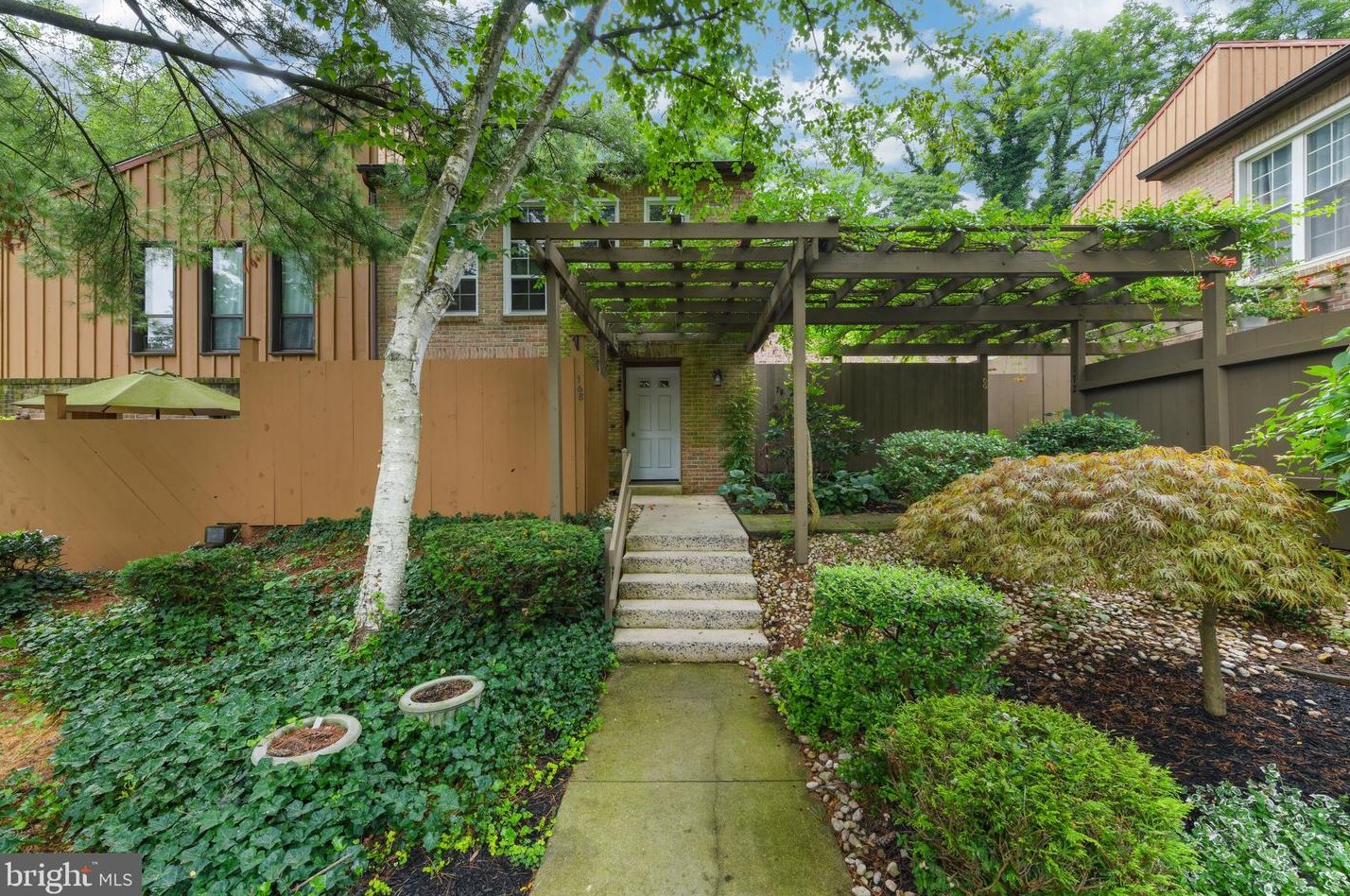 168 Oakmont Ct, Reading PA  19607-3406 exterior