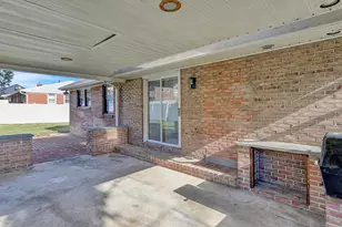 320 Hillside Dr, Reading, PA 19607 - Photo 7