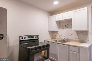 741 N 8th St, Reading, PA 19604 - Photo 9