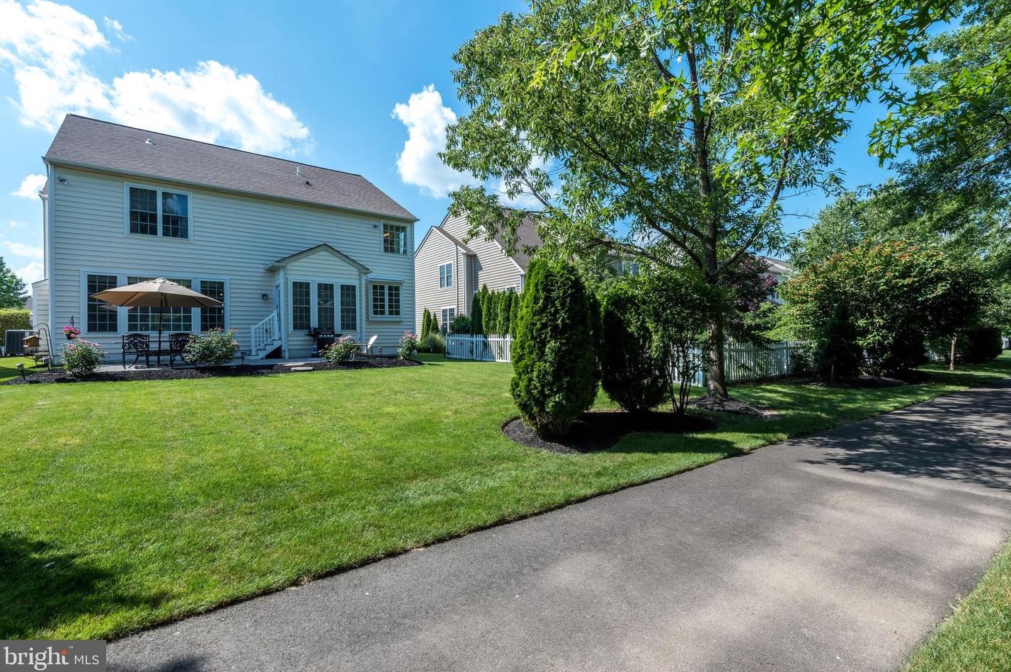 503 Shoemaker Dr, Fountainville PA  18923-9517 exterior