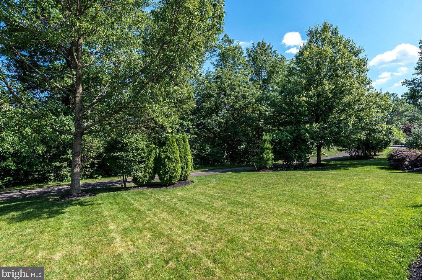 503 Shoemaker Dr, Fountainville PA  18923-9517 exterior