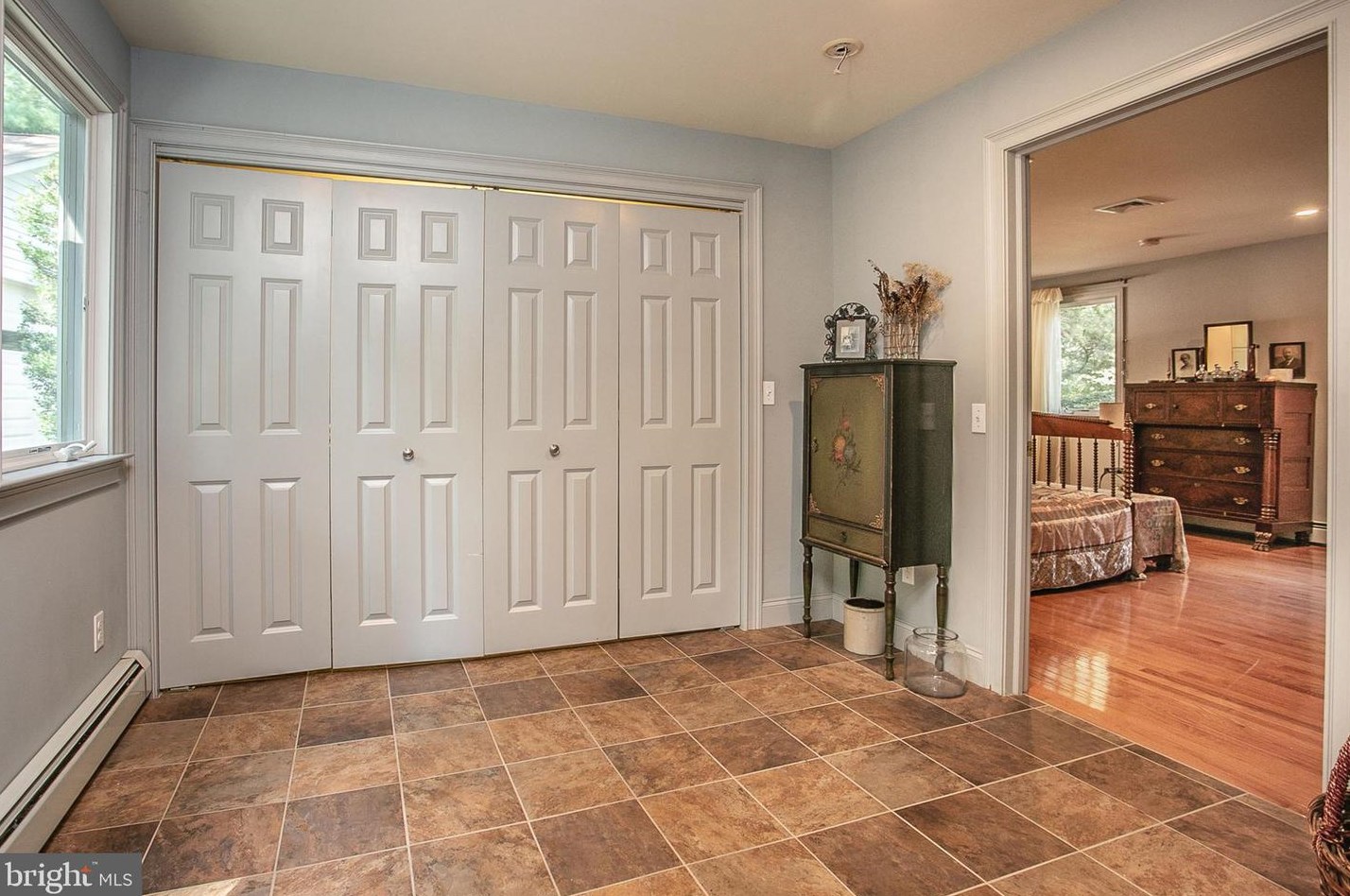 24 Scarlet Oak Dr, Gardenville PA  18901-2912 exterior