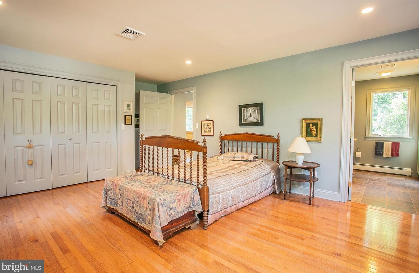 24 Scarlet Oak Dr, Gardenville PA  18901-2912 exterior