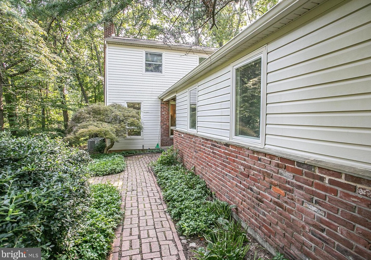 24 Scarlet Oak Dr, Gardenville PA  18901-2912 exterior