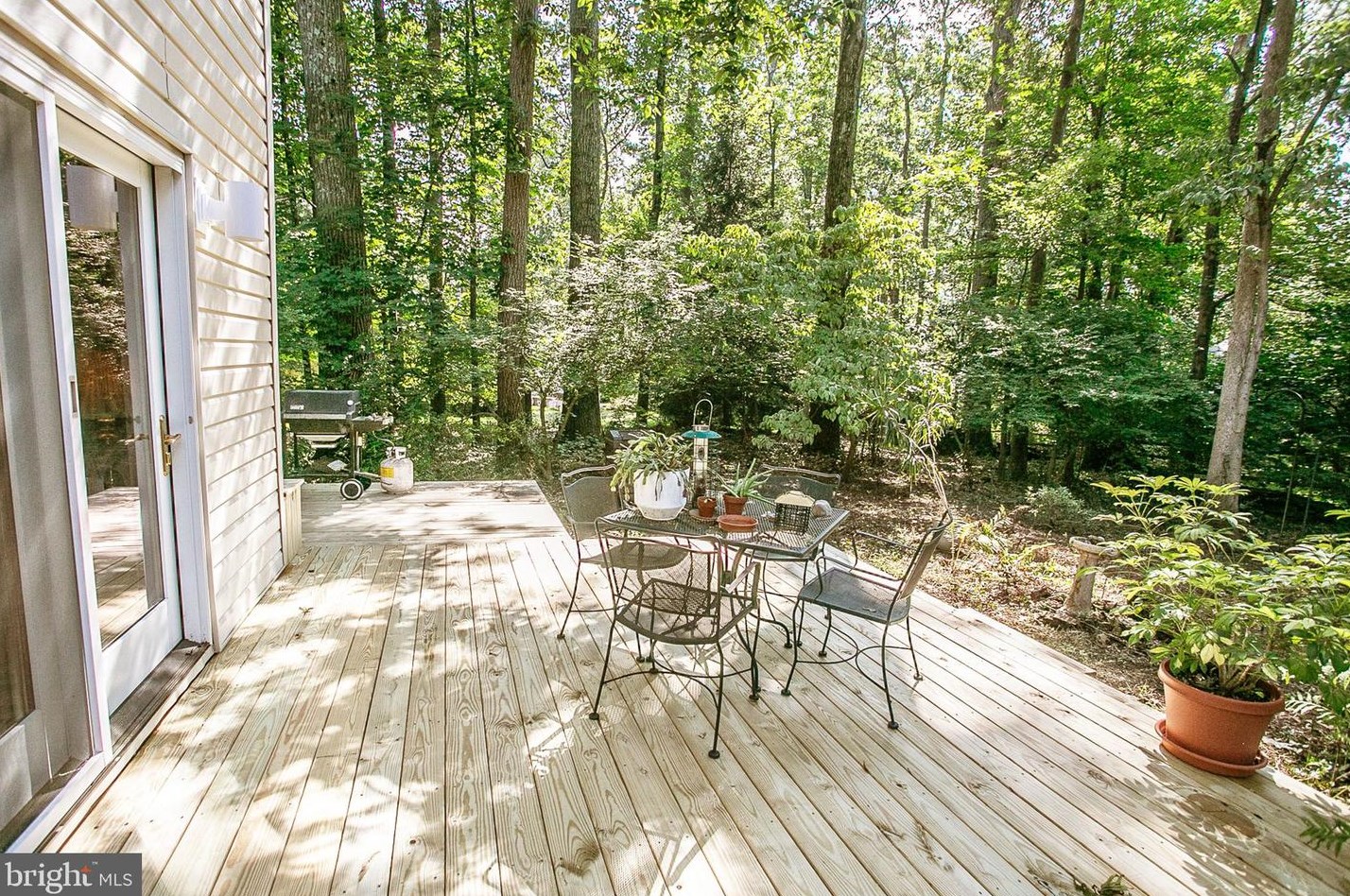 24 Scarlet Oak Dr, Gardenville PA  18901-2912 exterior