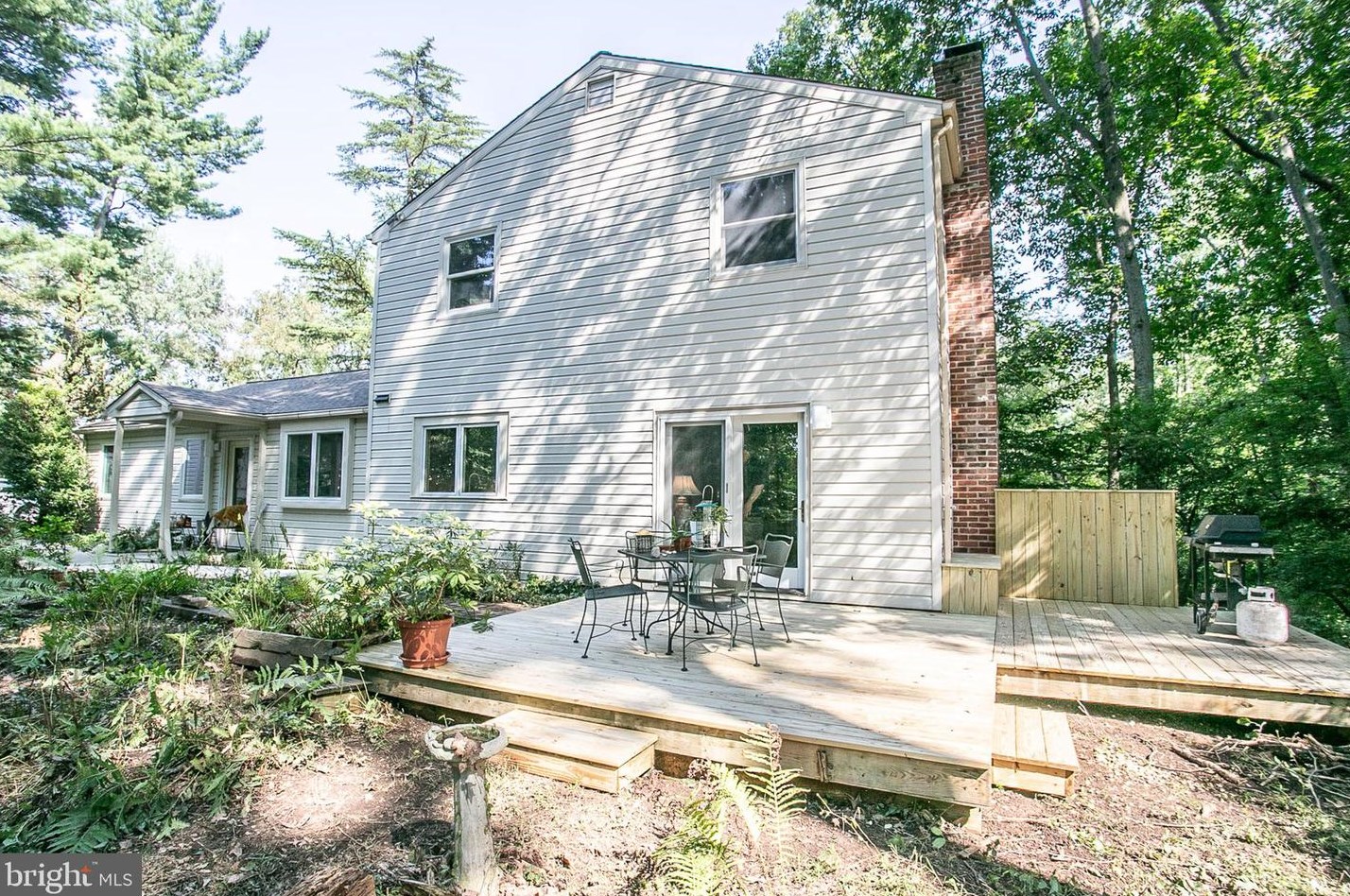 24 Scarlet Oak Dr, Gardenville PA  18901-2912 exterior