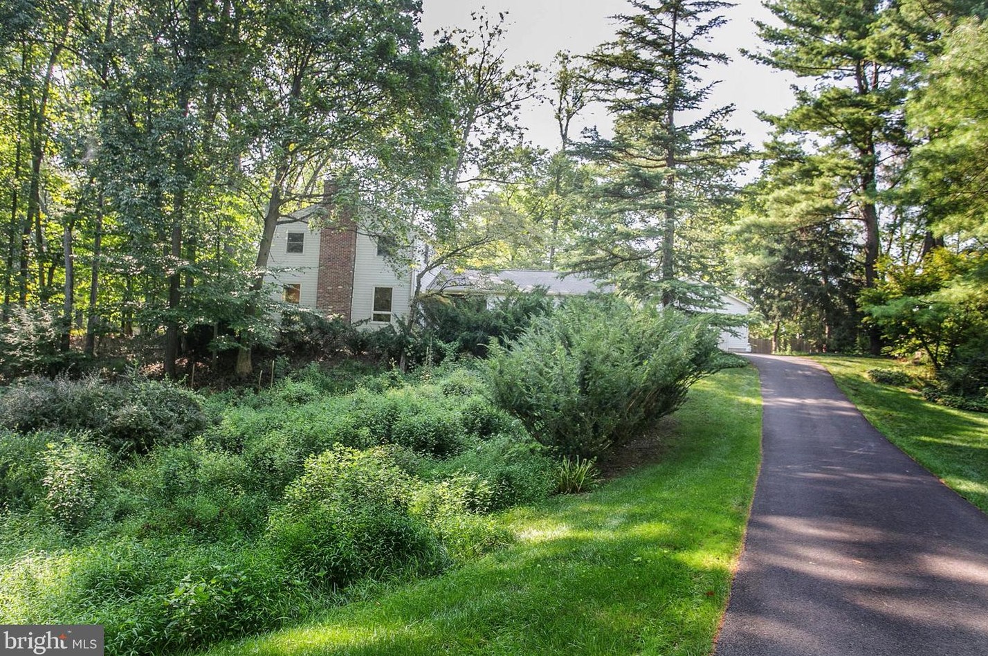 24 Scarlet Oak Dr, Gardenville PA  18901-2912 exterior