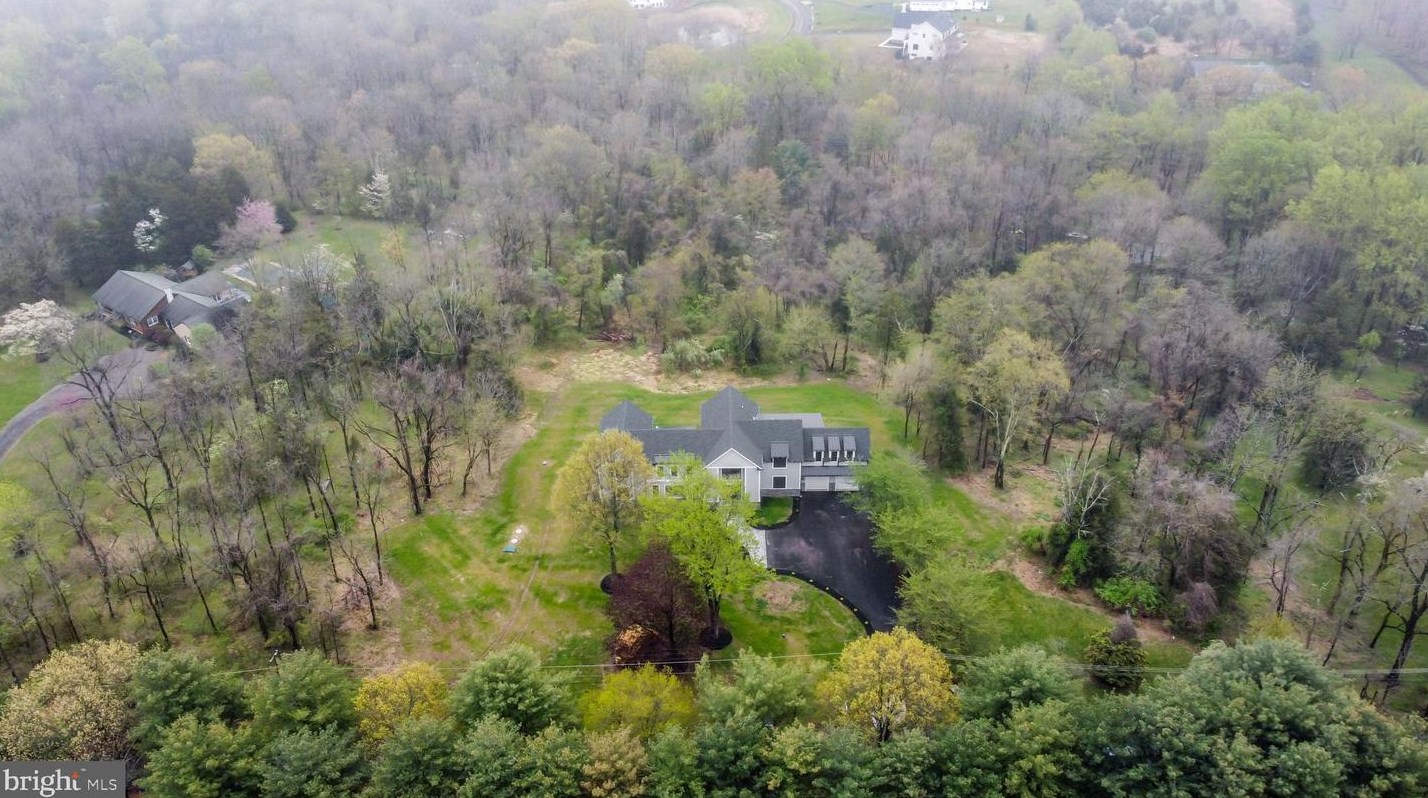 49 Thompson Mill Rd, Upper Makefield PA  18940-9628 exterior