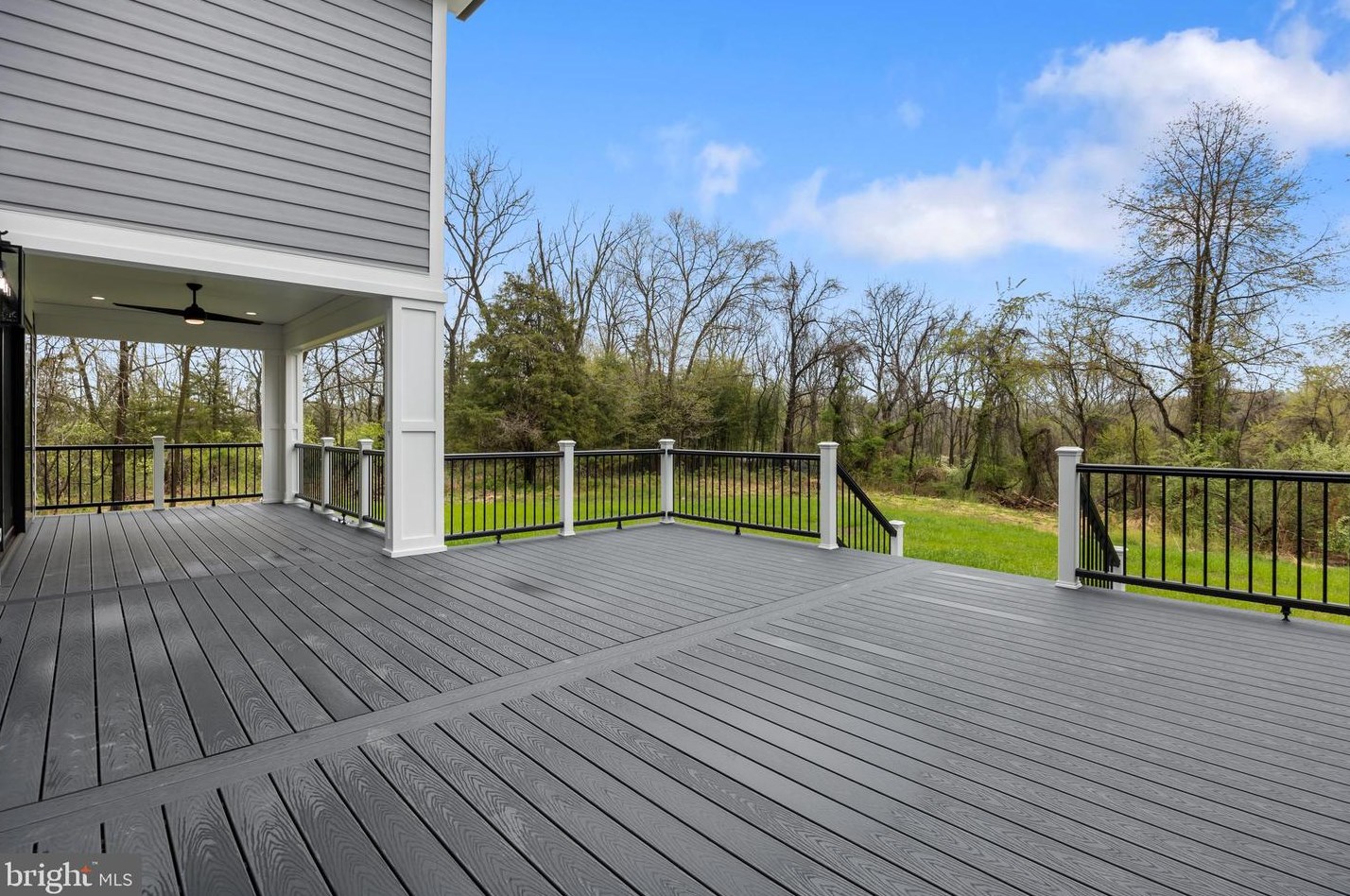 49 Thompson Mill Rd, Upper Makefield PA  18940-9628 exterior