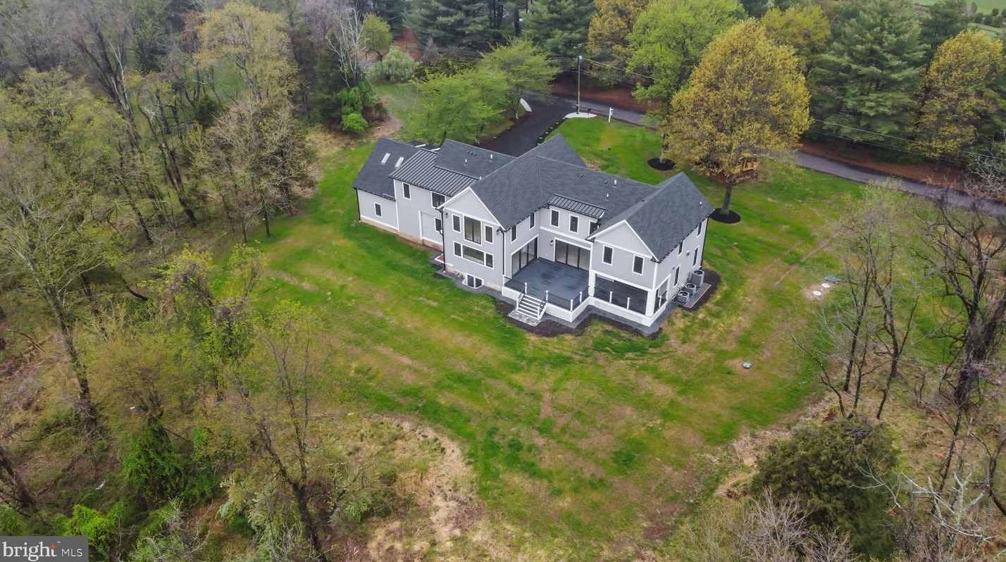 49 Thompson Mill Rd, Upper Makefield PA  18940-9628 exterior