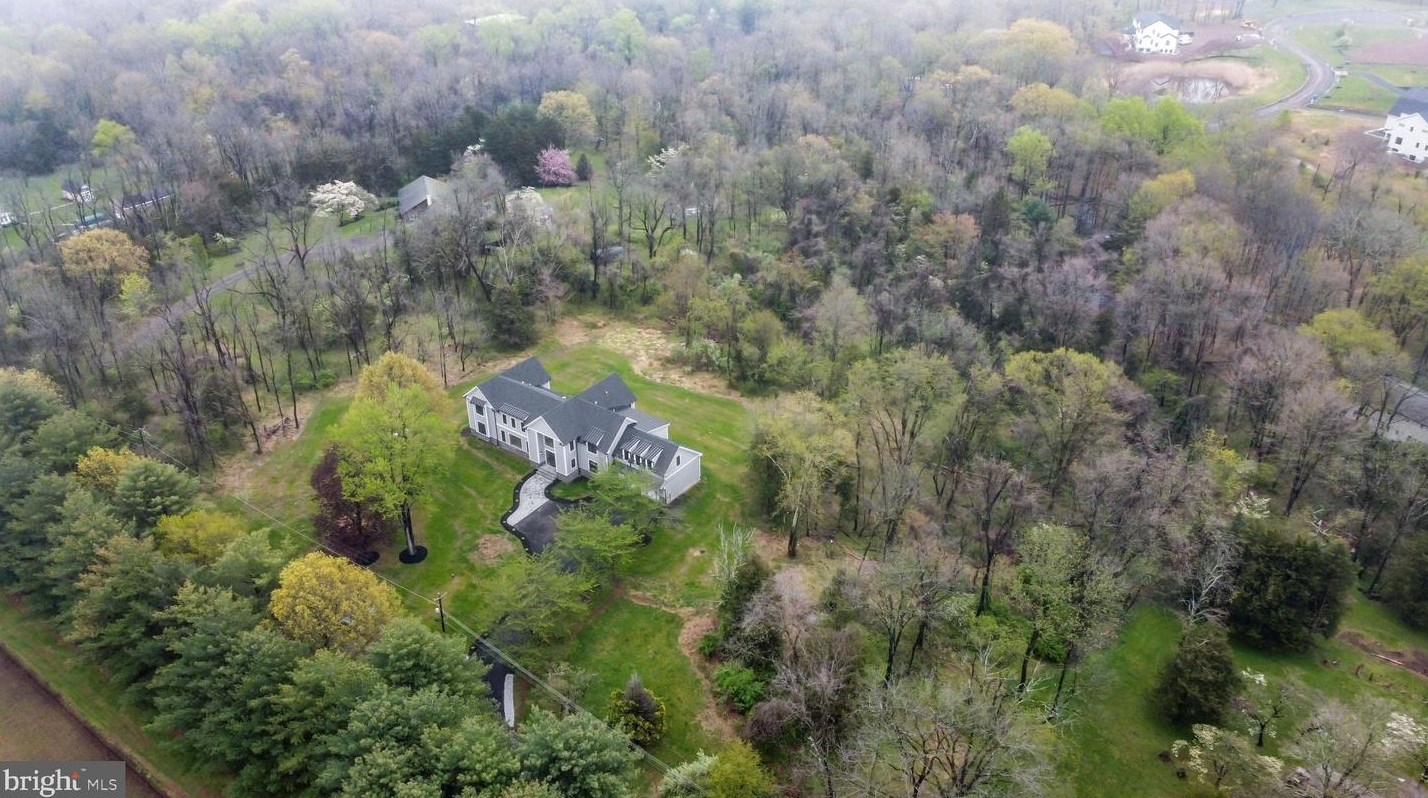 49 Thompson Mill Rd, Upper Makefield PA  18940-9628 exterior