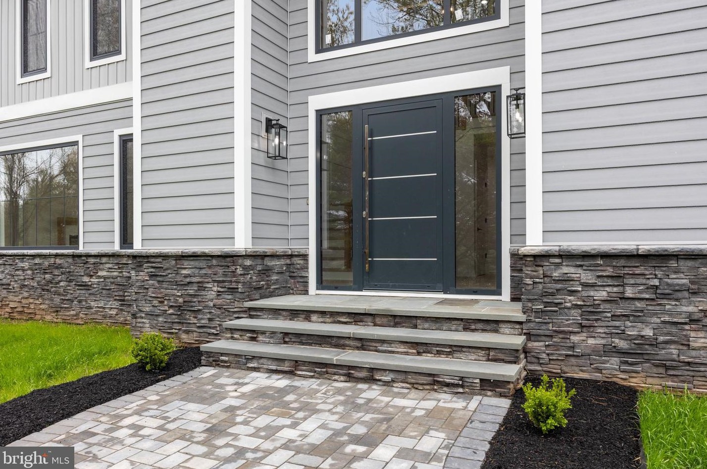 49 Thompson Mill Rd, Upper Makefield PA  18940-9628 exterior