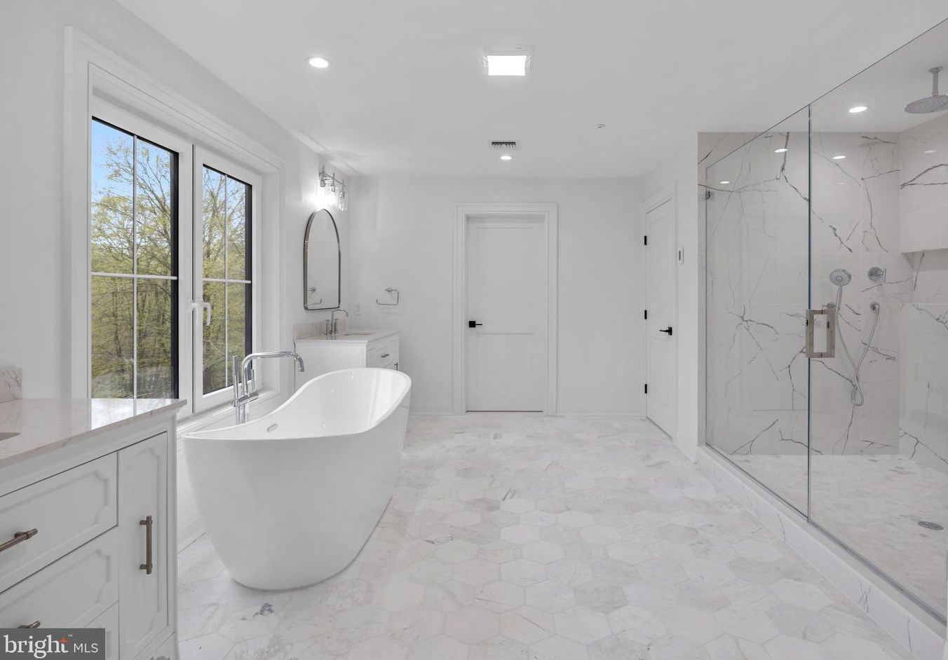 49 Thompson Mill Rd, Upper Makefield PA  18940-9628 exterior