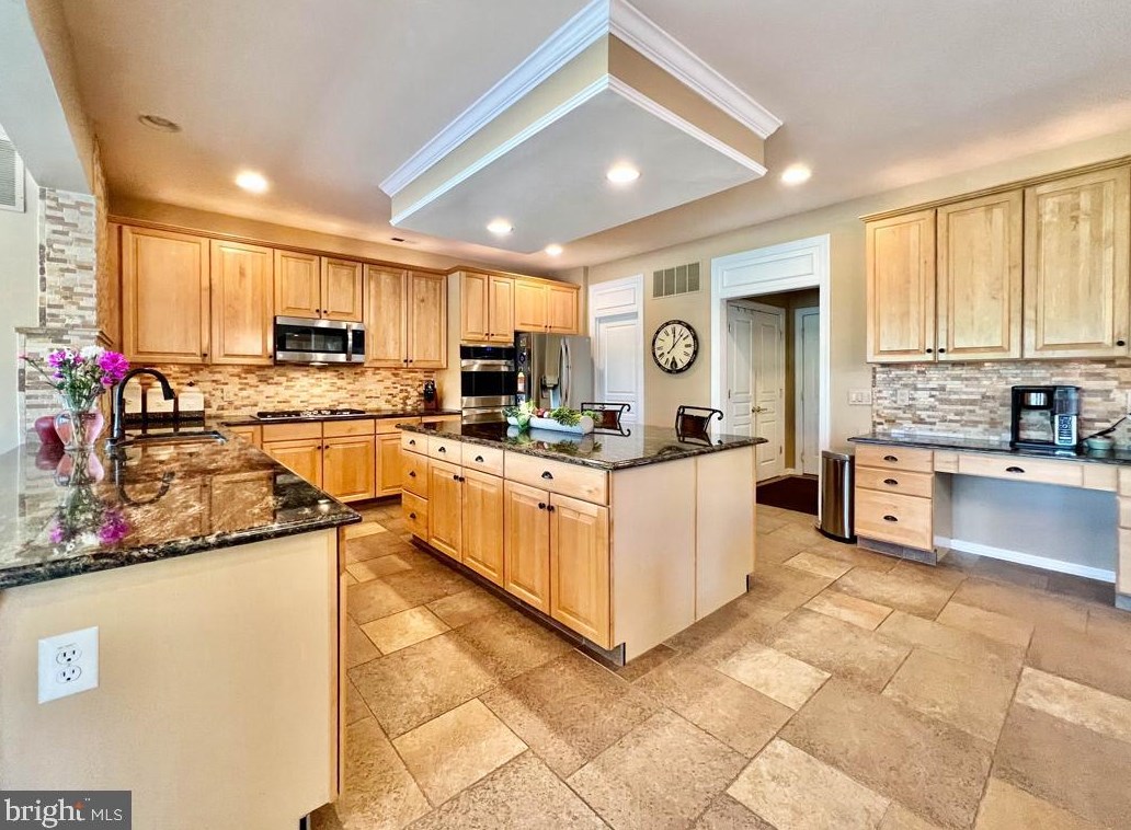 16 Eagleton Farm Rd, Upper Makefield PA 18940-4214 exterior