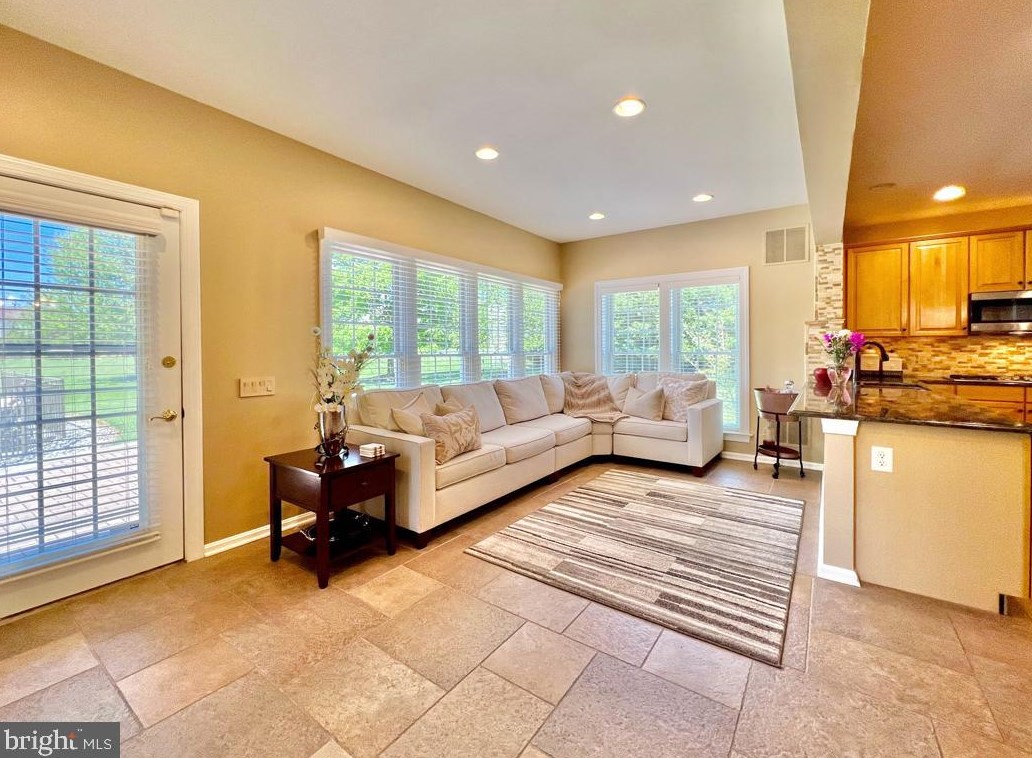 16 Eagleton Farm Rd, Upper Makefield PA 18940-4214 exterior