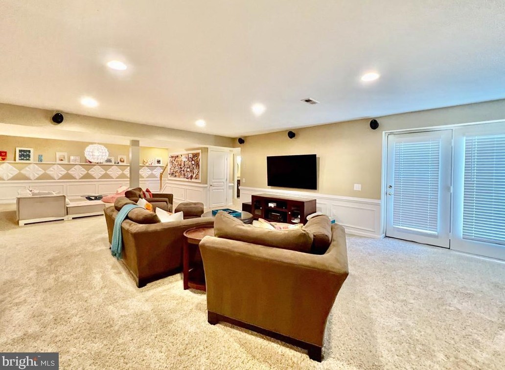 16 Eagleton Farm Rd, Upper Makefield PA 18940-4214 exterior