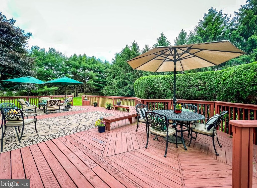 1 Autumn Dr, Upper Makefield PA  18940-1764 exterior