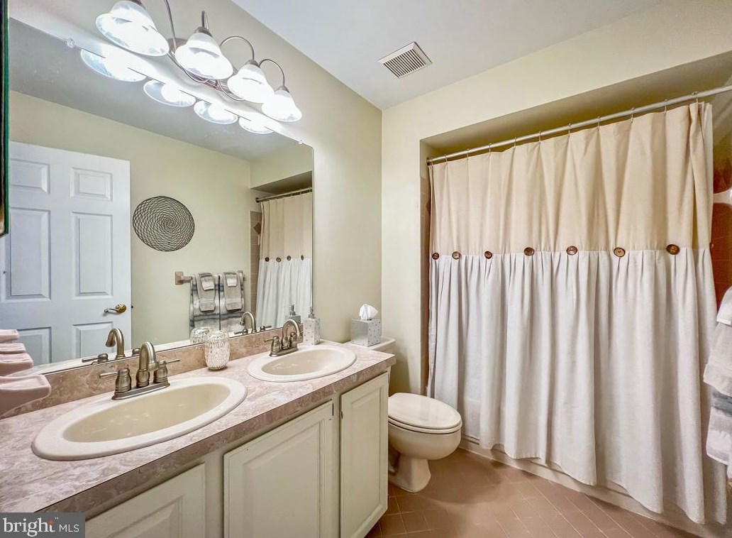 1 Autumn Dr, Upper Makefield PA  18940-1764 exterior