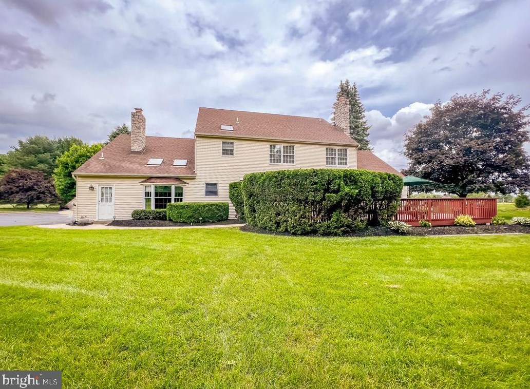 1 Autumn Dr, Upper Makefield PA  18940-1764 exterior