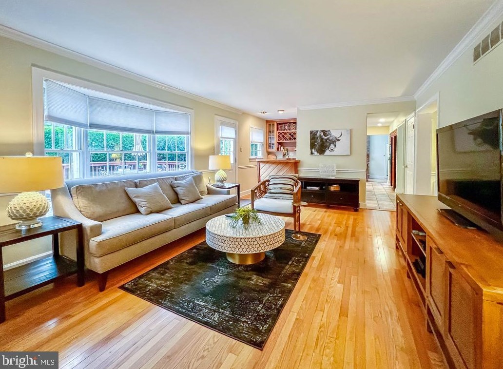 1 Autumn Dr, Upper Makefield PA  18940-1764 exterior