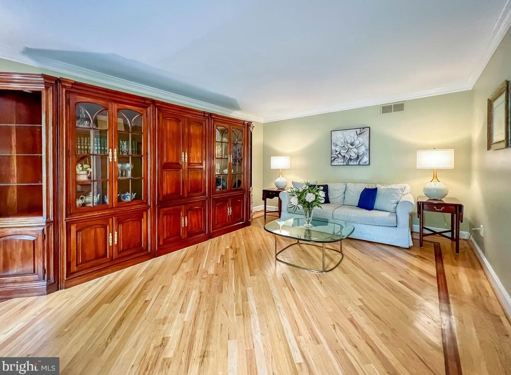 1 Autumn Dr, Upper Makefield PA  18940-1764 exterior