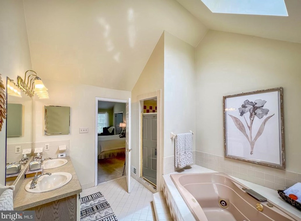 1 Autumn Dr, Upper Makefield PA  18940-1764 exterior