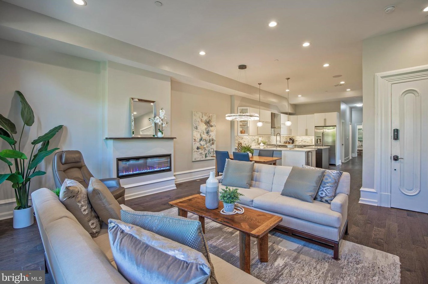 20 E Court St, Gardenville, PA 18901