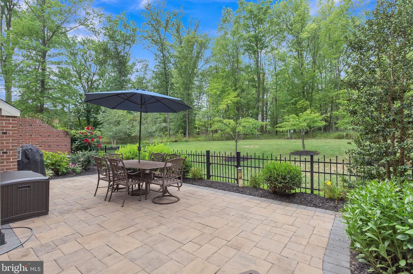 85 Elfreths Ct, Upper Makefield PA 18940-1150 exterior