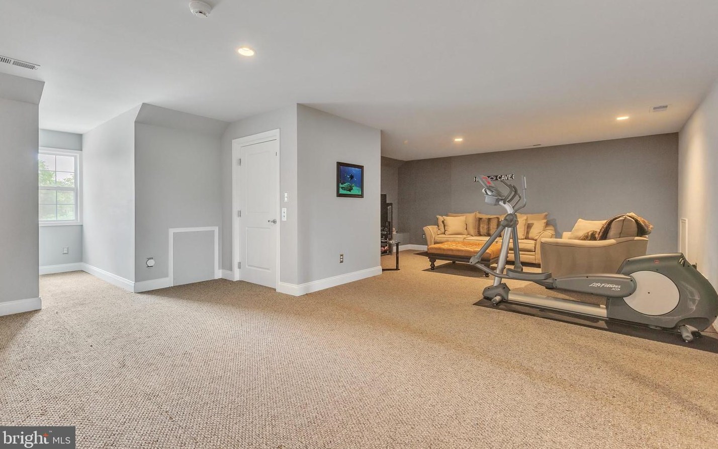 85 Elfreths Ct, Upper Makefield PA 18940-1150 exterior