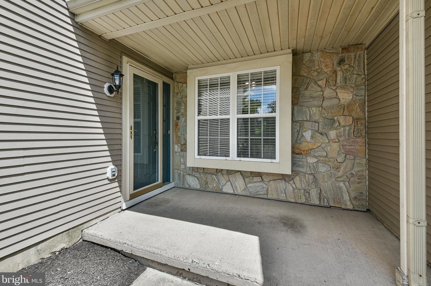 35 Nutmeg Pl, Upper Makefield PA  18940-9279 exterior