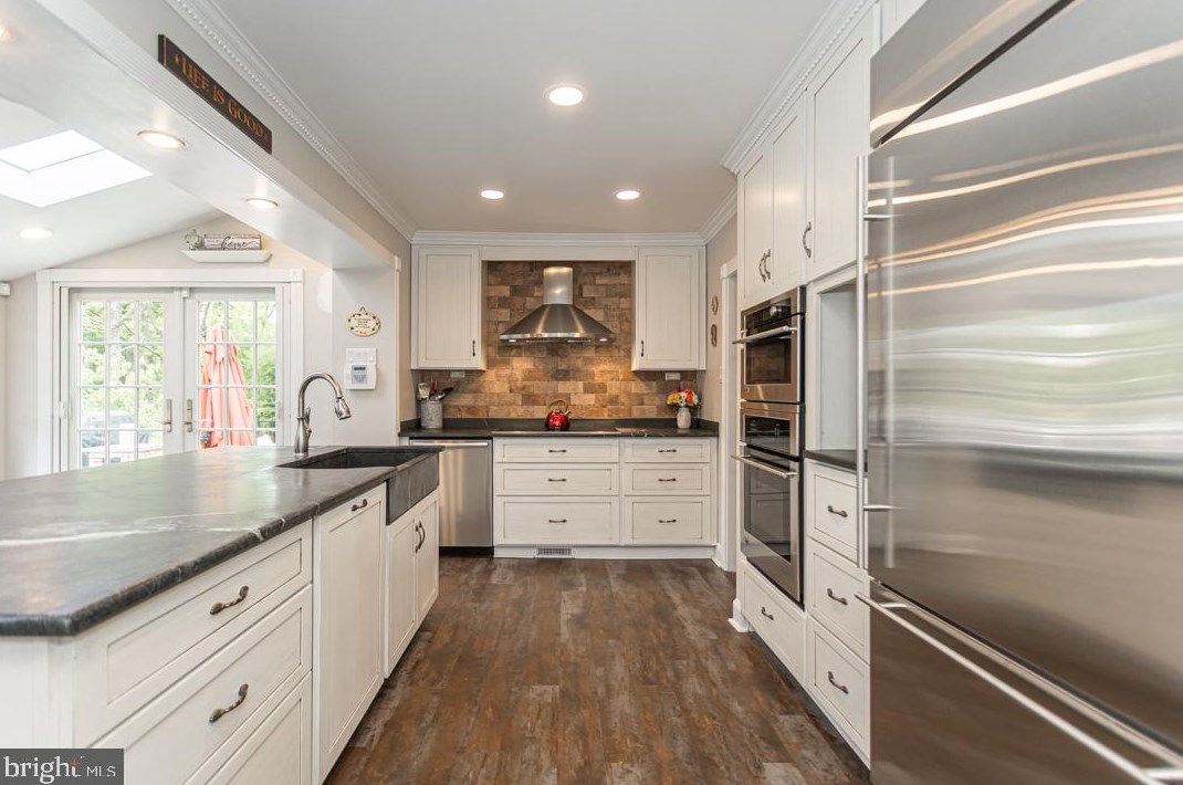 399 Pineville Rd, Upper Makefield PA  18940-3111 exterior