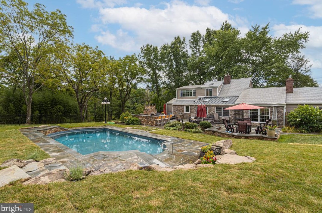 399 Pineville Rd, Upper Makefield PA  18940-3111 exterior