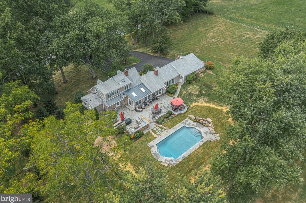 399 Pineville Rd, Upper Makefield PA  18940-3111 exterior