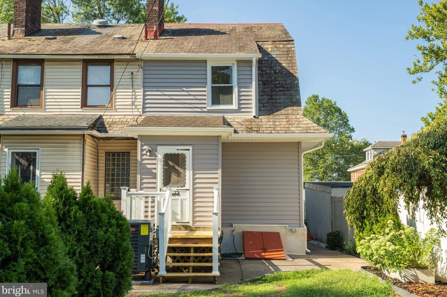 271 Monroe St, Edgely PA  19007-4211 exterior