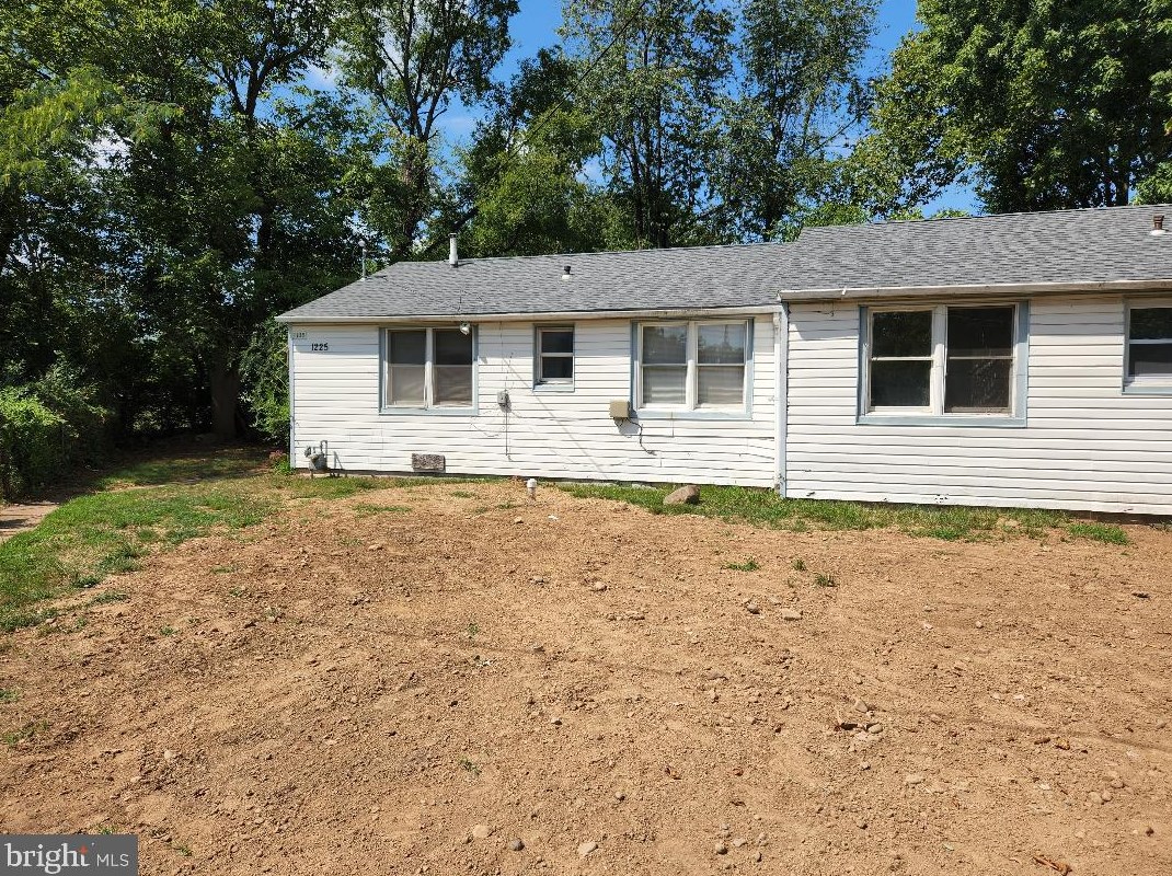 1225 Schumacher Dr, Edgely PA  19007-3419 exterior