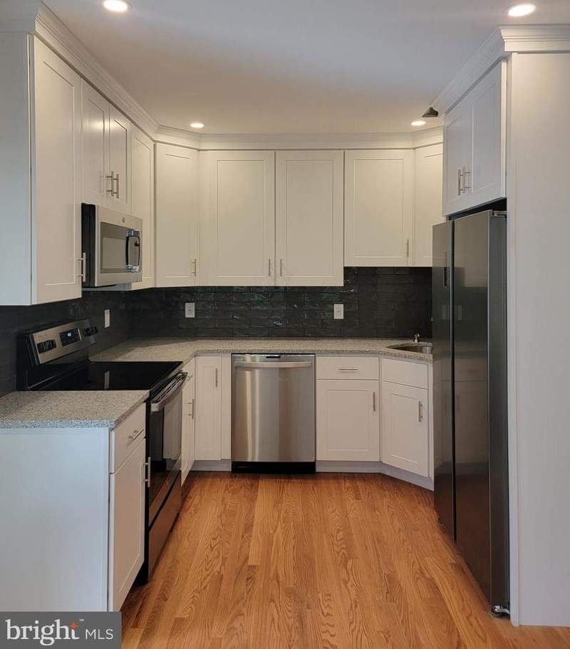 128 State St, Upper Makefield PA  18940-1926 exterior