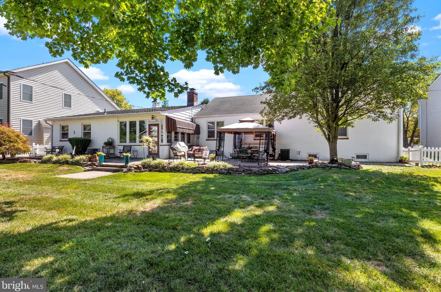 541 Lafayette St, Upper Makefield PA 18940-2133 exterior