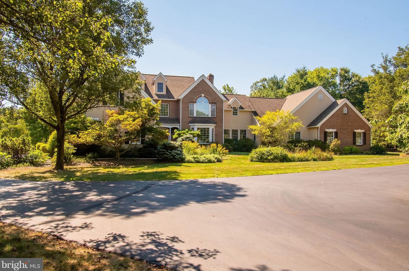 16 Weatherfield Dr, Upper Makefield PA  18940-2610 exterior