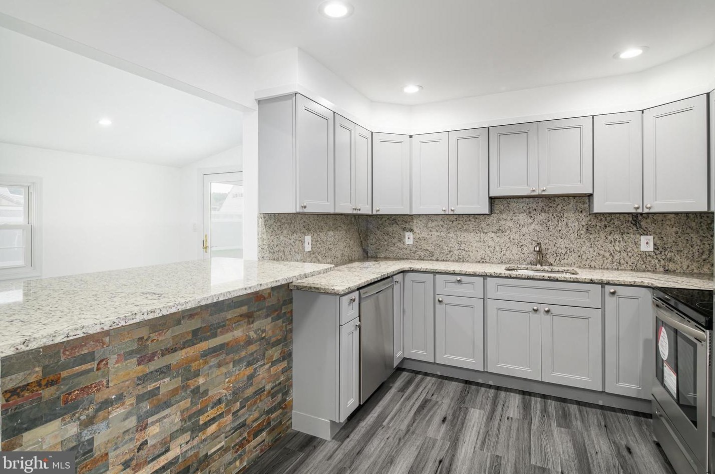 39 Jester Ln, Levittown PA  19055-2319 exterior