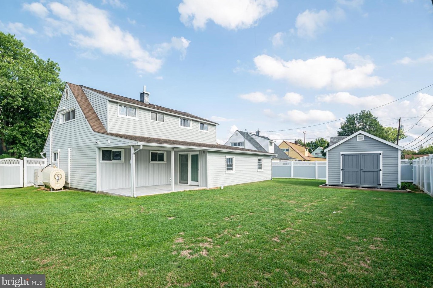 39 Jester Ln, Levittown PA  19055-2319 exterior