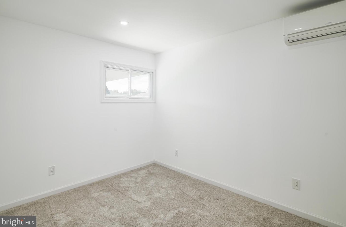 39 Jester Ln, Levittown PA  19055-2319 exterior