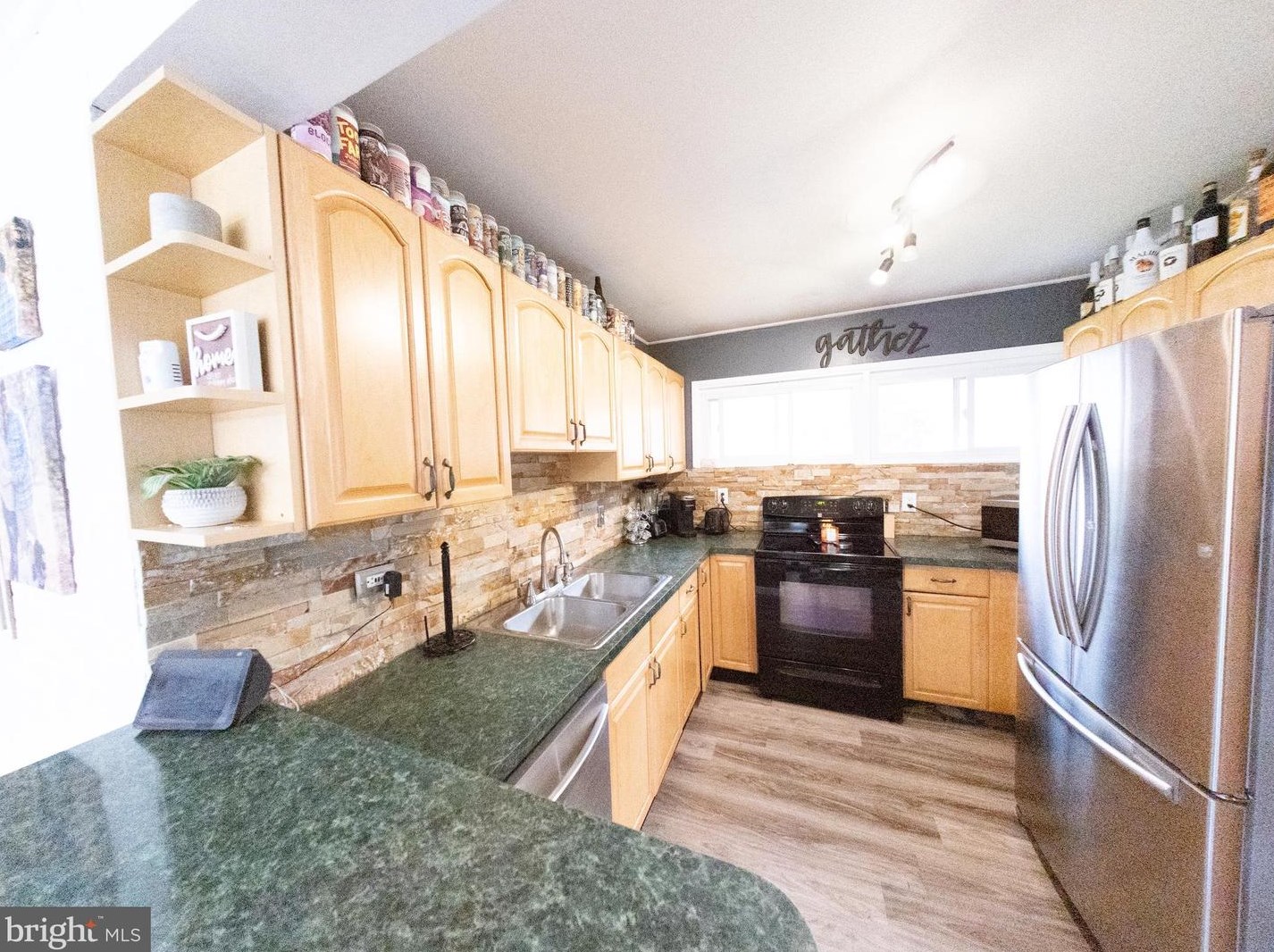 259 Goldenridge Dr, Levittown PA  19057-3434 exterior