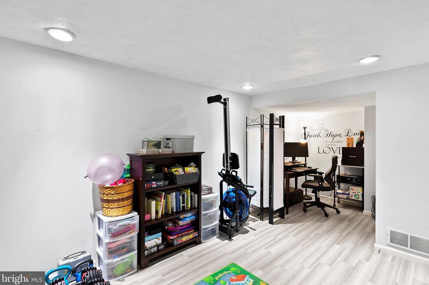 221 Parkview Way, Upper Makefield PA 18940-1138 exterior