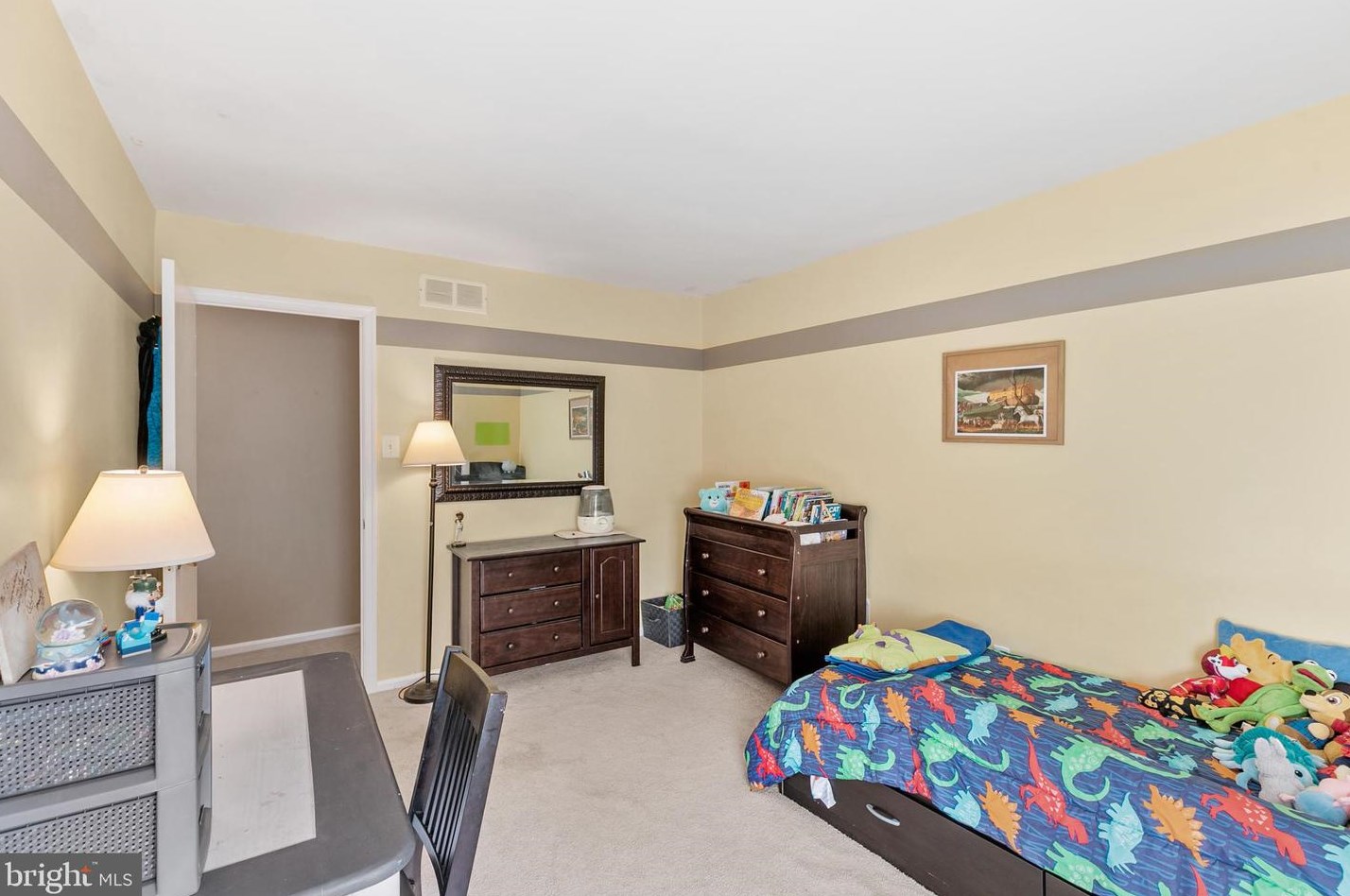 221 Parkview Way, Upper Makefield PA 18940-1138 exterior