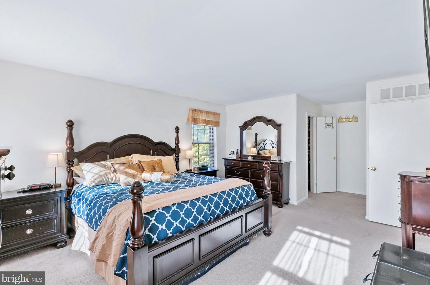 221 Parkview Way, Upper Makefield PA 18940-1138 exterior