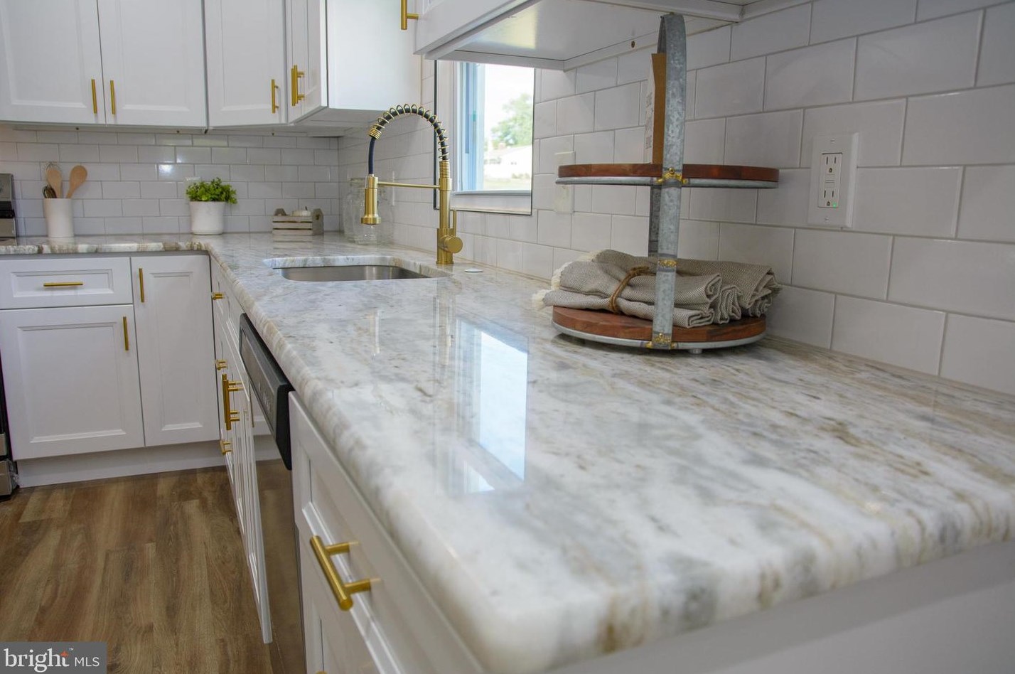 11 Tall Pine Ln, Levittown PA  19054-2201 exterior