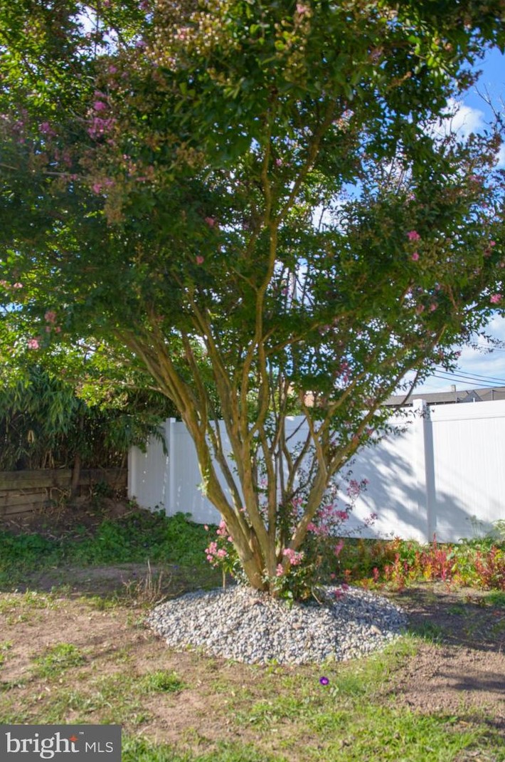 11 Tall Pine Ln, Levittown PA  19054-2201 exterior