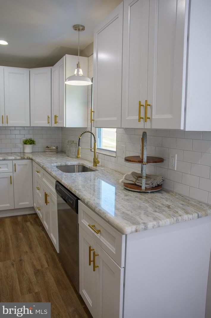 11 Tall Pine Ln, Levittown PA  19054-2201 exterior